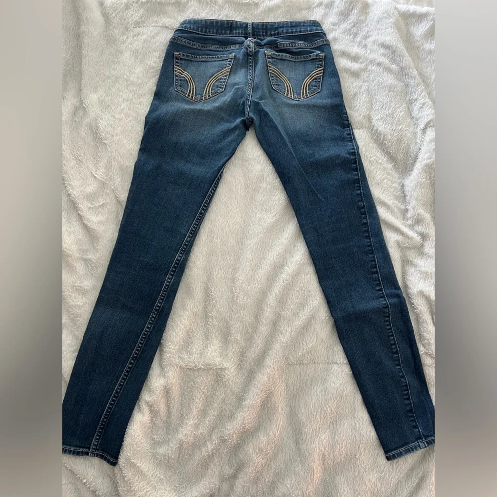 { hollister} low rise skinny jeans, size 3 - Picture 3 of 4